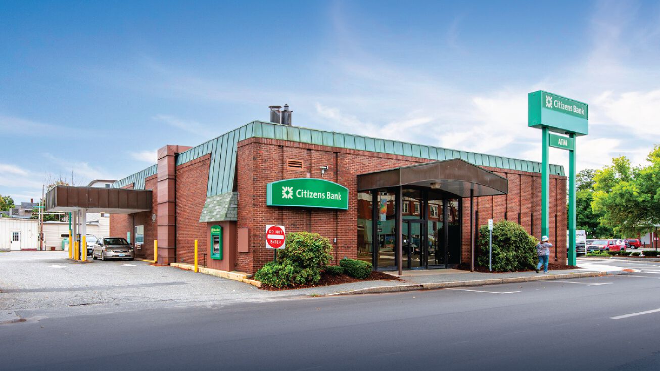 7478 Pleasant St, Claremont, NH 03743