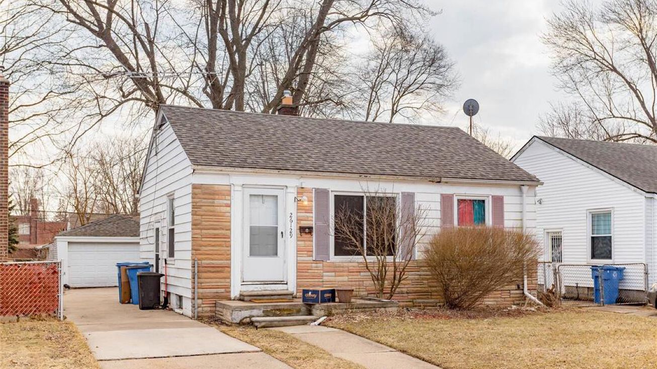26129 Annapolis St, Dearborn Heights, MI 48125