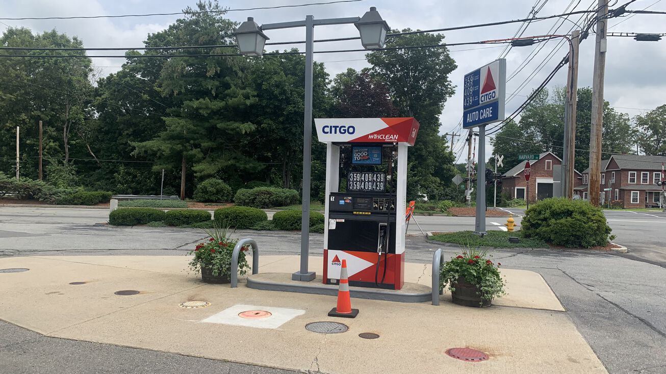 4 Harvard Rd, Littleton, MA 01460