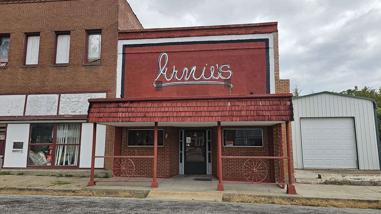 105 S Main St, Leeton, MO 64761