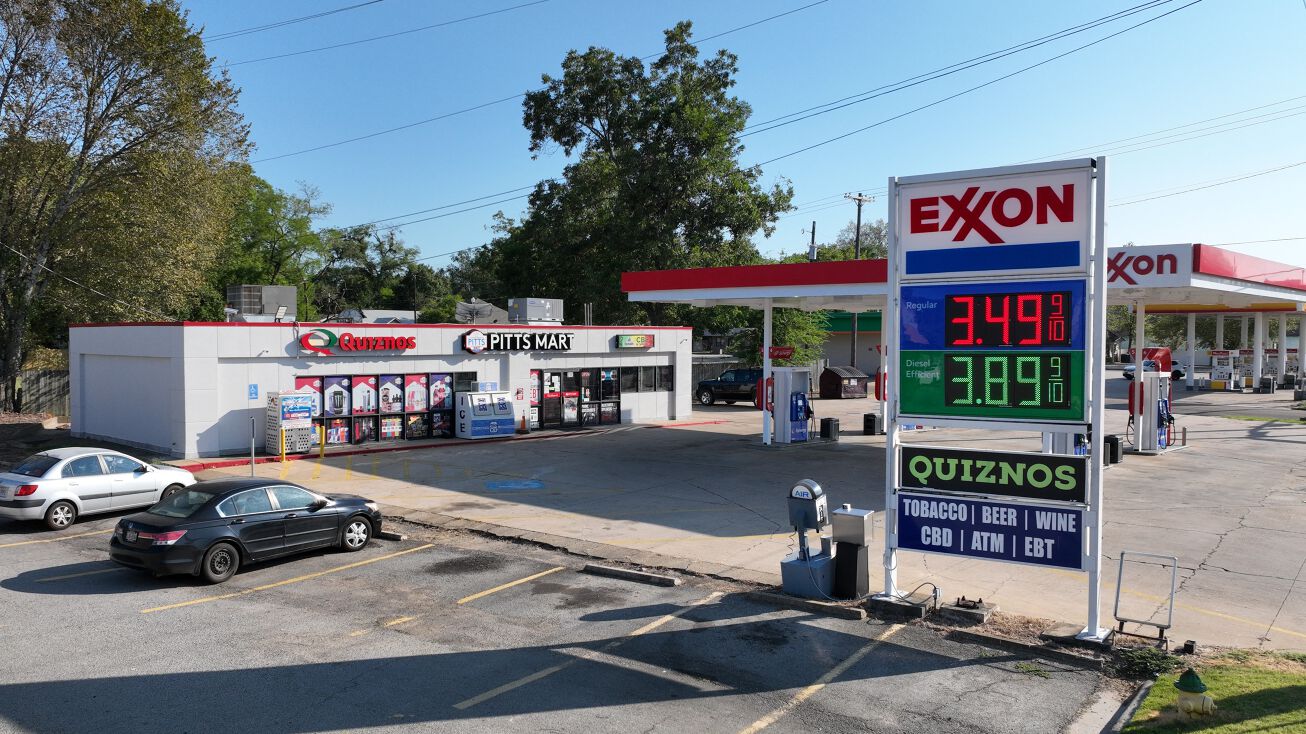 310 S Greer Blvd, Pittsburg, TX 75686