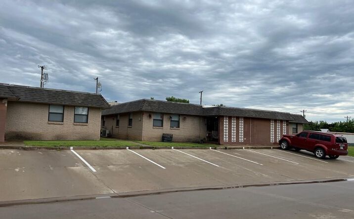 Pictures of Multifamily property located at 4 S Cimarron Rd, Tuttle, OK 73089 for sales - image #1