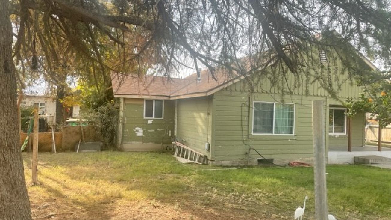 School St, Lamont, CA 93241