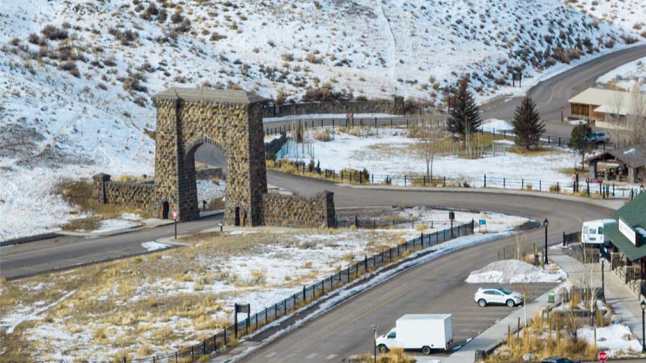 204 Park St, Gardiner, MT 59030