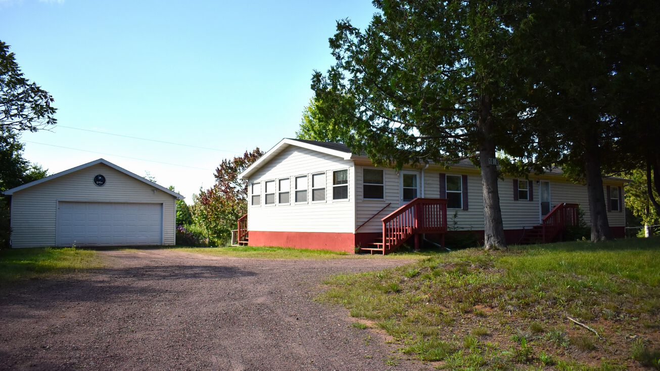 1020 W Bayfield St, Washburn, WI 54891