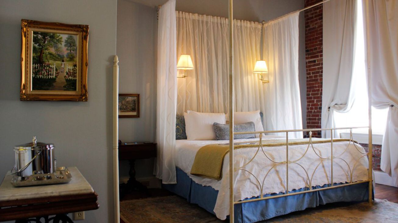 107 W Commerce St, Brenham, TX 77833