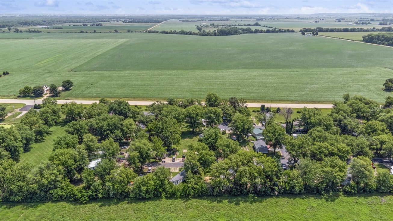 30980 Scott Park Rd, Long Grove, IA 52756