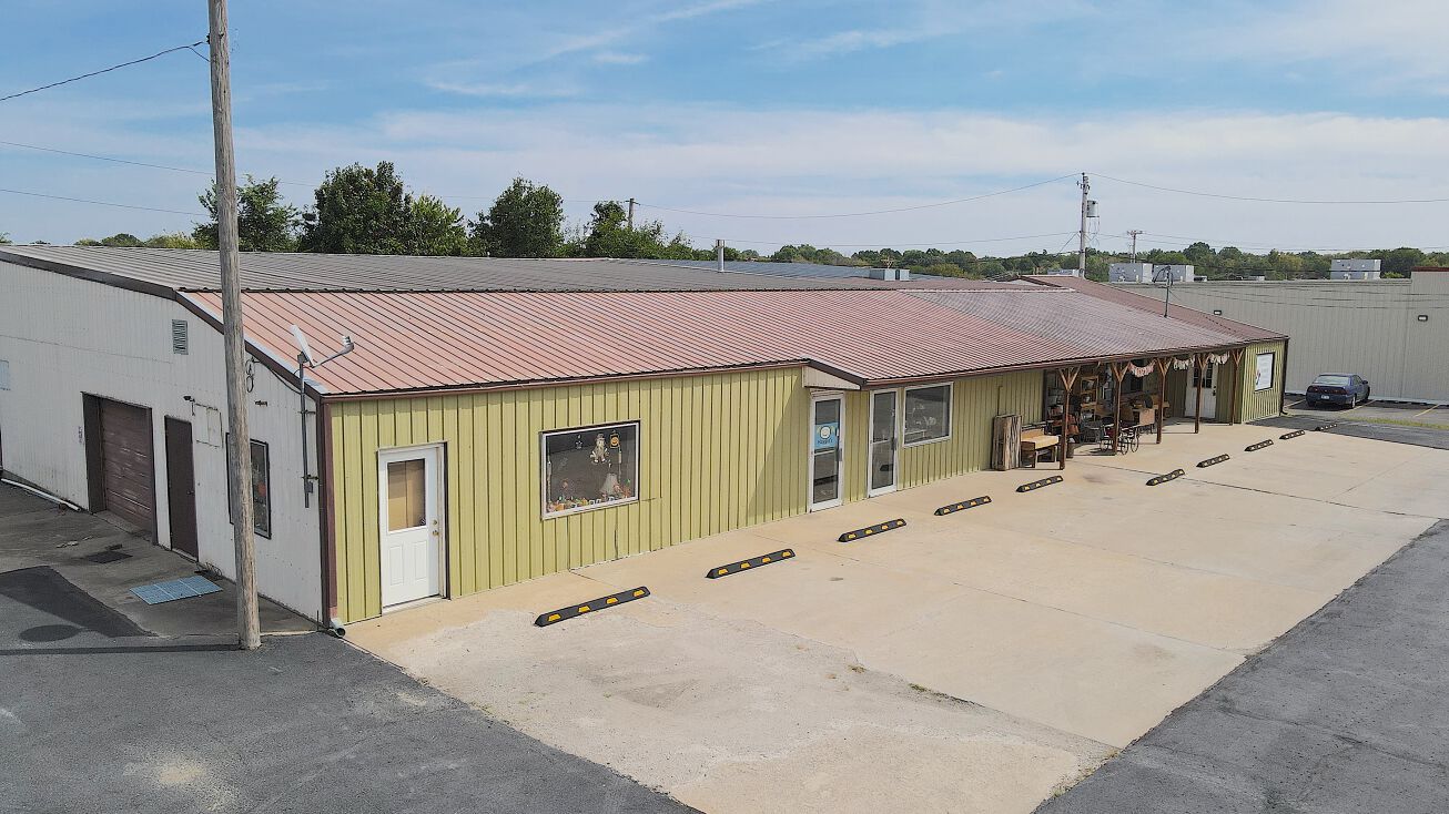 600 N Maple St, KS 66032