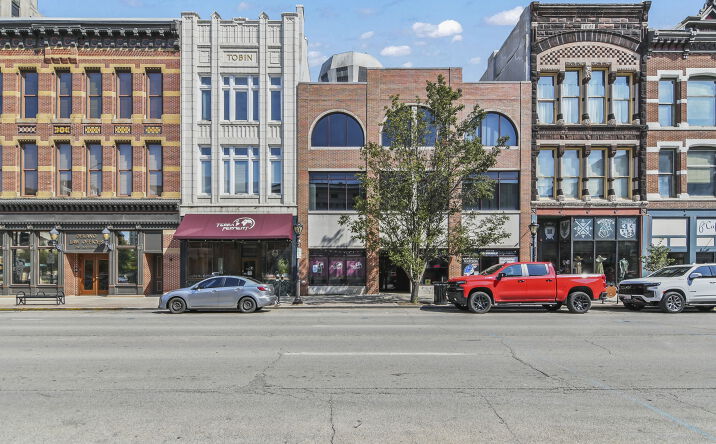 Pictures of Hospitality, Mixed Use, Office, Retail property located at 206 S 6th St, Springfield, IL 62701 for sales - image #1