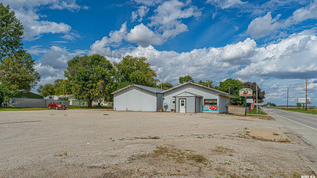 212 N STATE Street, Greenview, IL 62642