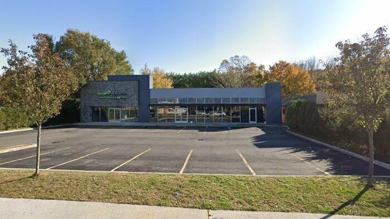 488 E Jericho Turnpike, Huntington Station, NY 11746