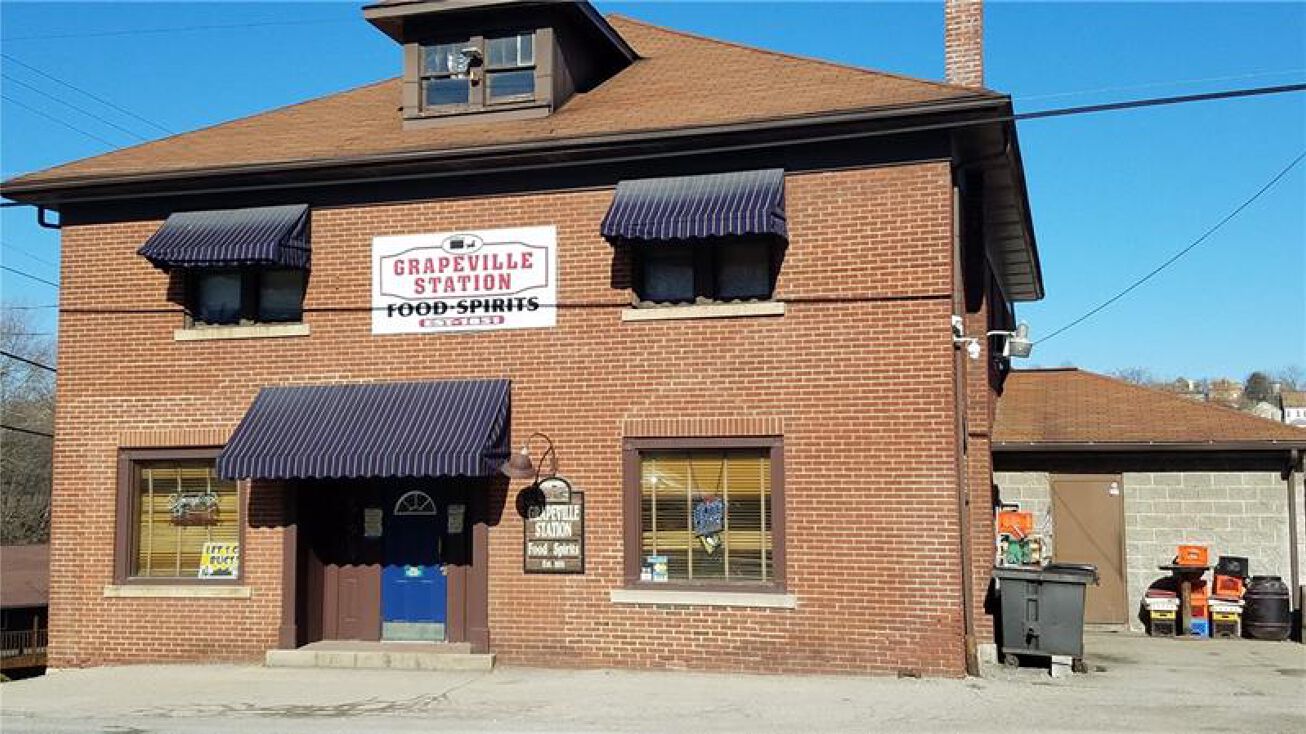 2525 Brown Ave, Grapeville, PA 15634