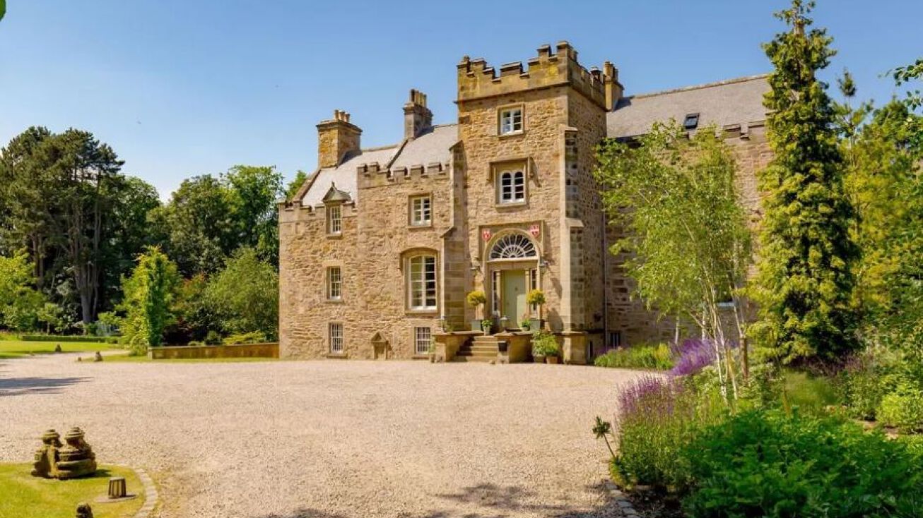 184 Woodhall Rd, Juniper Green, GB EH13 0PJ