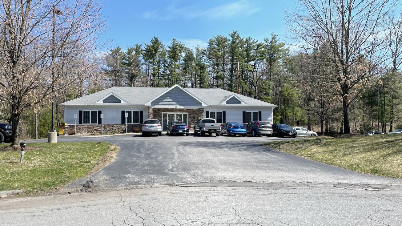 3 Rosell Dr, Ballston Lake, NY 12019