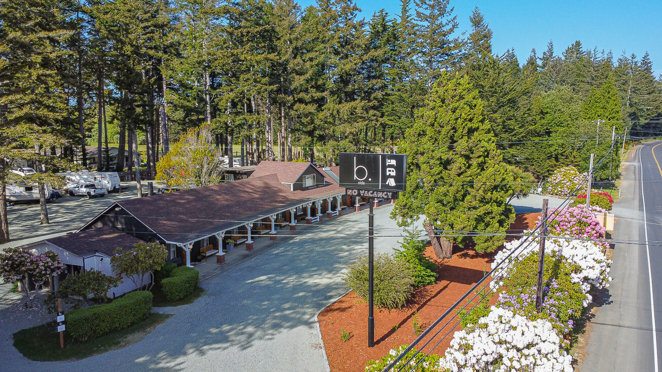 1175 2nd St SE, Bandon, OR 97411