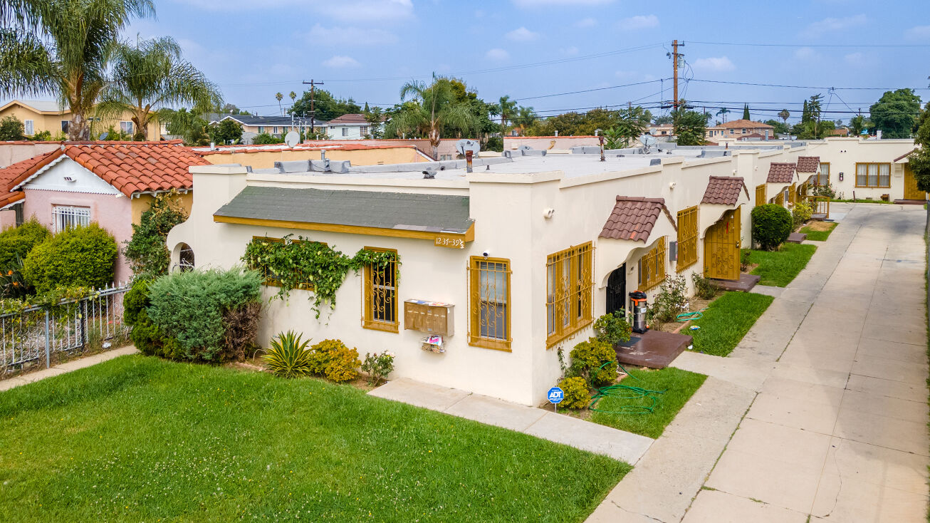 1237 W 93rd St, Los Angeles, CA 90044 | Crexi.com