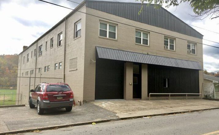 Pictures of Multifamily property located at 414 E Lincoln Ave, McDonald, PA 15057 for sales - image #1