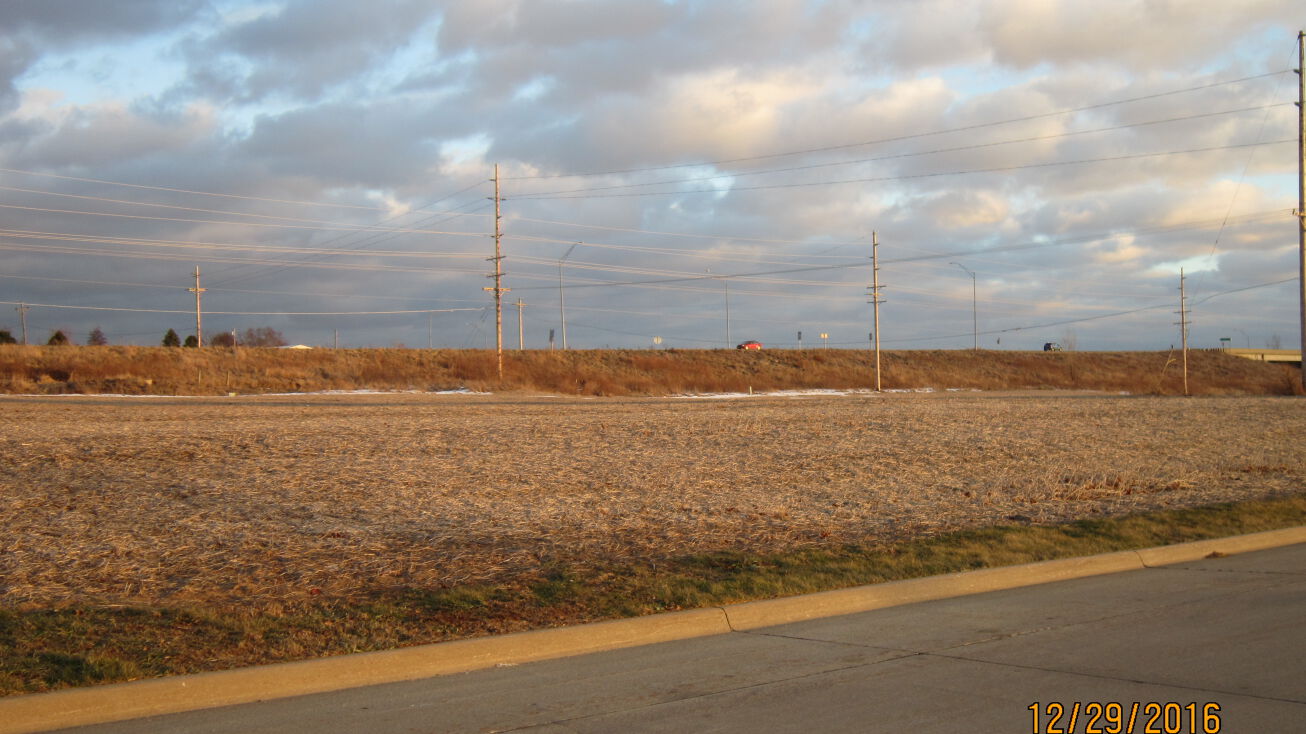 Nairn Dr, Maquoketa, IA 52037