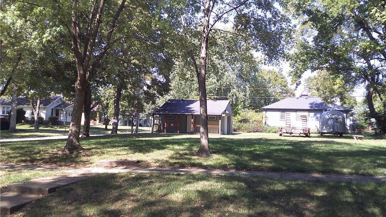 602 E Kaskaskia Street, Paola, KS 66071