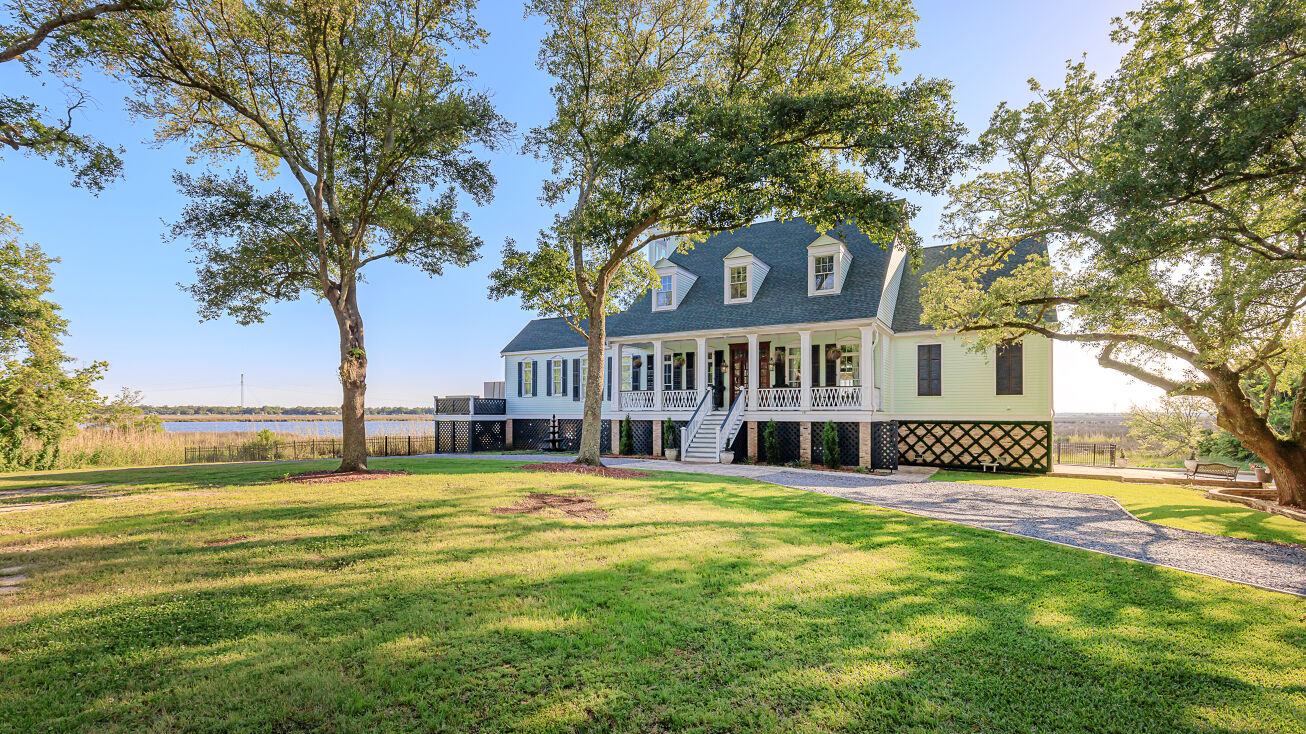 3801 River Rd, Moss Point, MS 39563