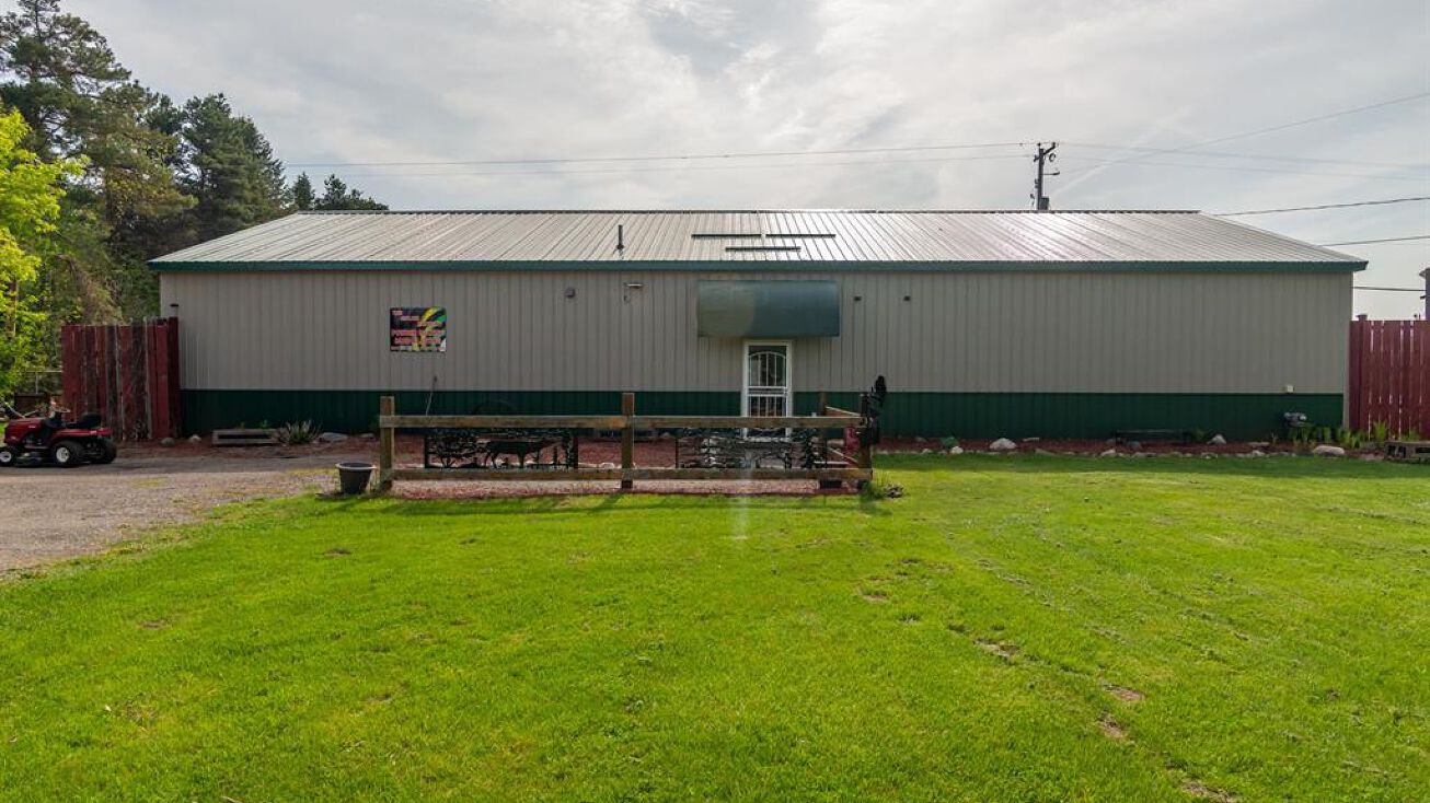 8034 N McKinley Rd, Flushing Township, MI 48433