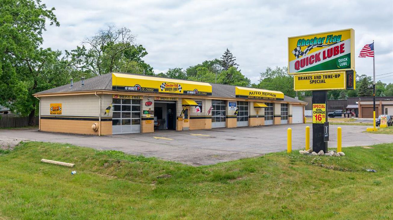 4129 Corunna Rd, Flint Twp, MI 48532