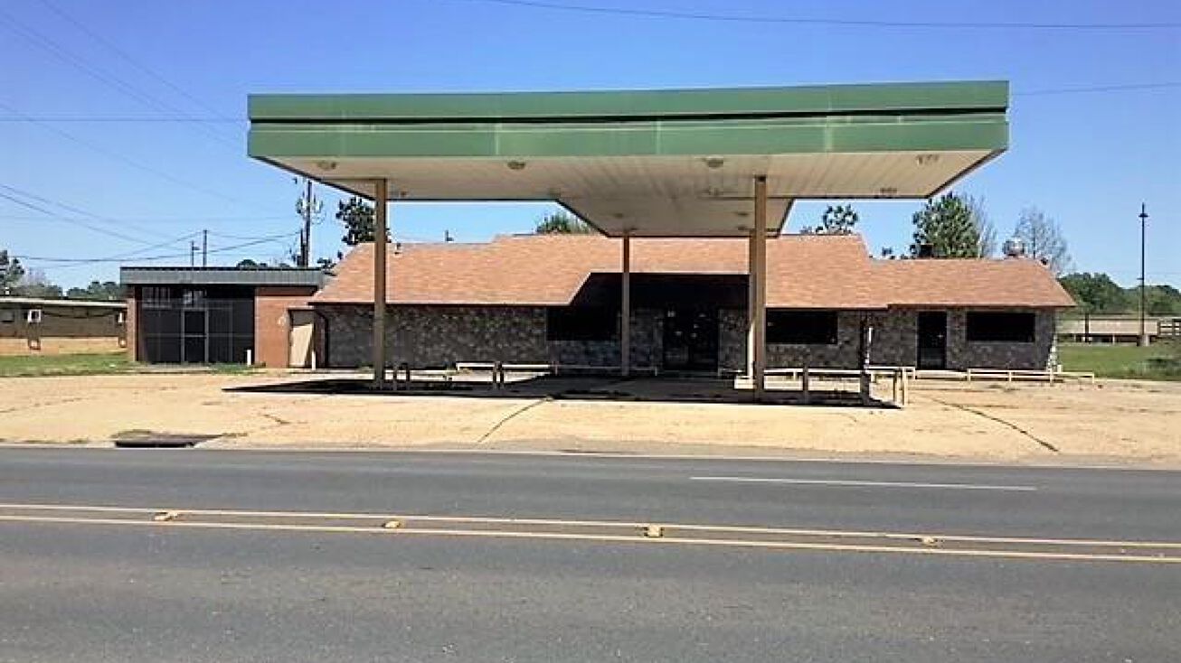 807 S Arkansas, Springhill, LA 71075
