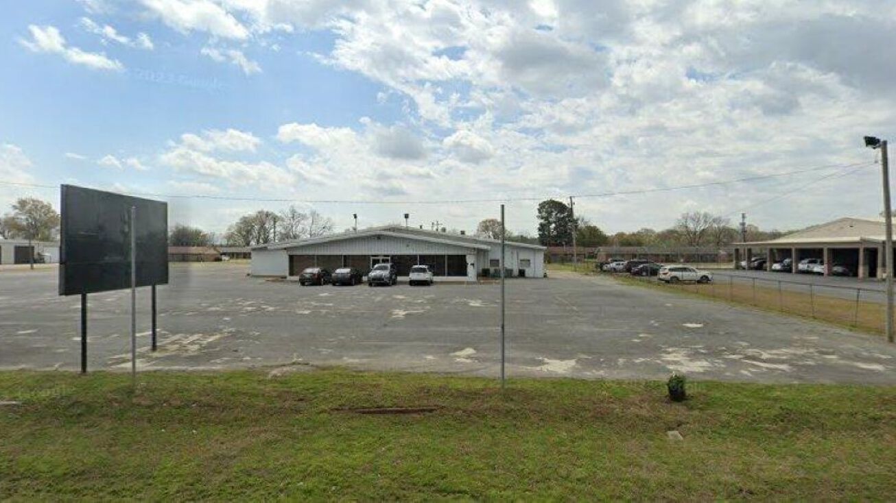 2500 E Harding, Pine Bluff, AR 71601