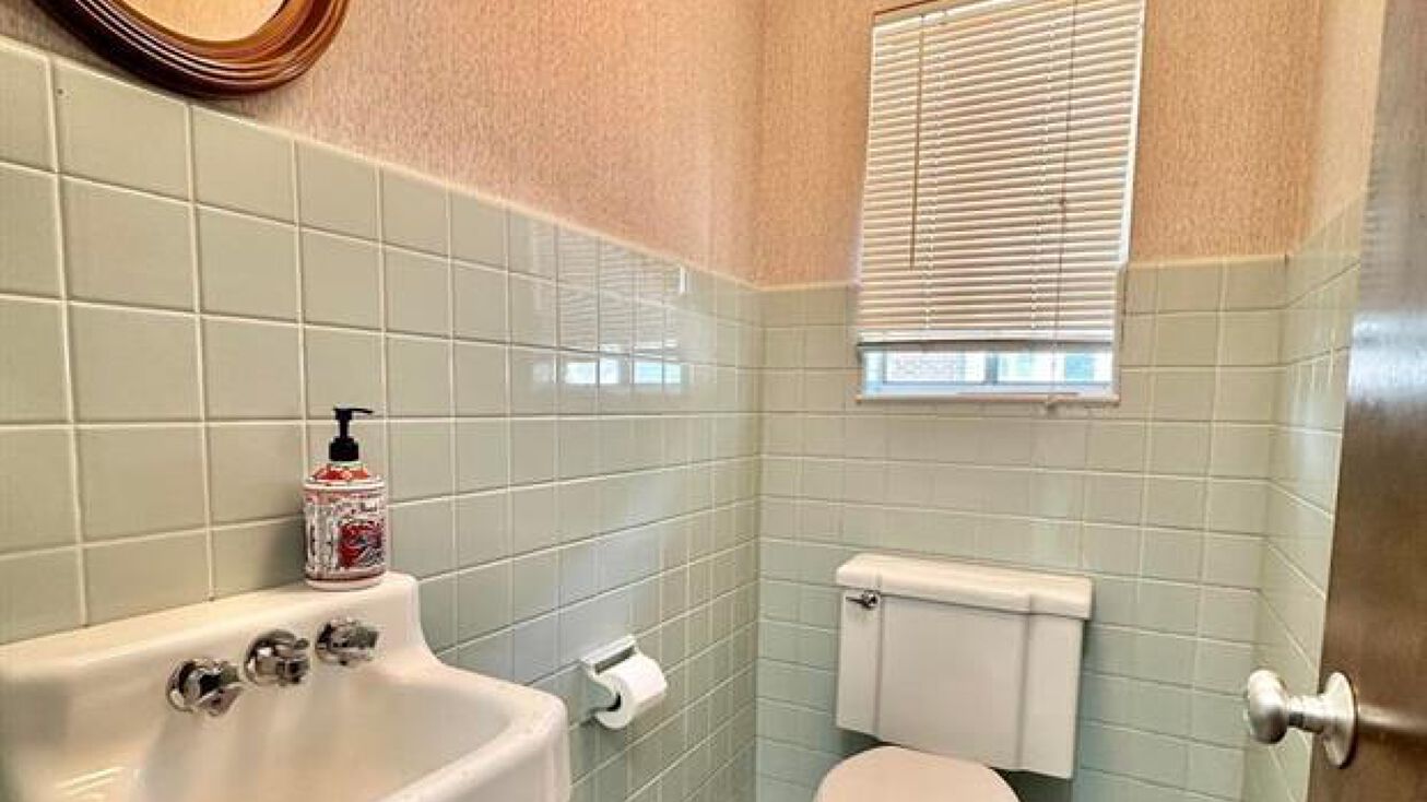 82 W Main Street, Freehold Boro, NJ 07728