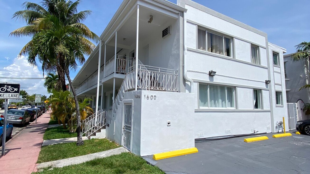 1600 Pennsylvania Ave, Miami Beach, FL 33139
