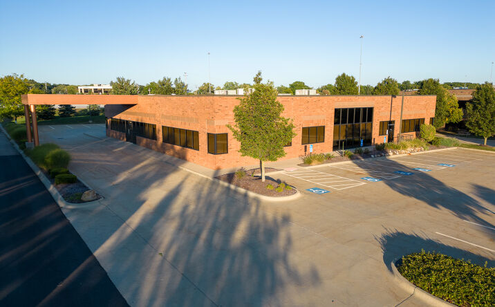 Pictures of Office property located at 1565 Corporate Woods Pkwy, Uniontown, OH 44685 for comps - image #1