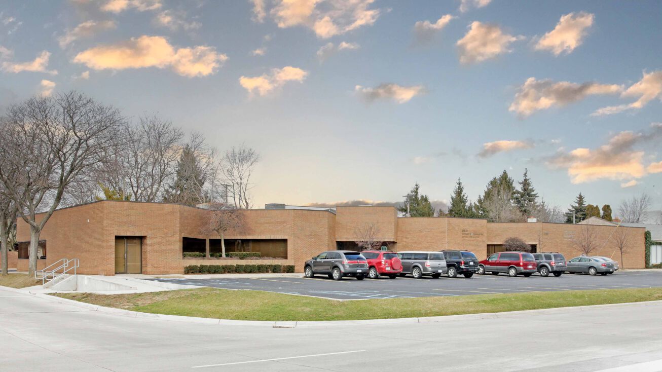 21321 Kelly Rd, Eastpointe, MI 48021