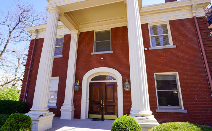 Pictures of Office property located at 2406 Auburn Ave, Cincinnati, OH 45219 for comps - image #1
