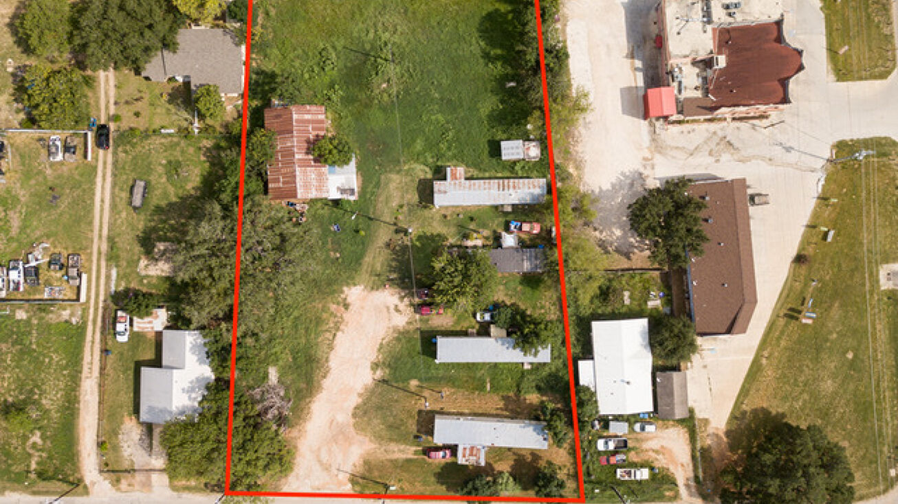 1804 Sutherland Springs Rd, Floresville, TX 78114