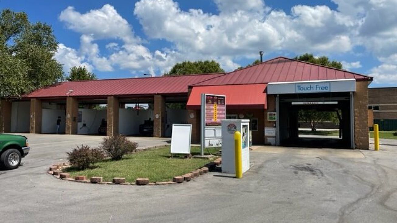 6500 Greenwood Rd, Louisville, KY 40258