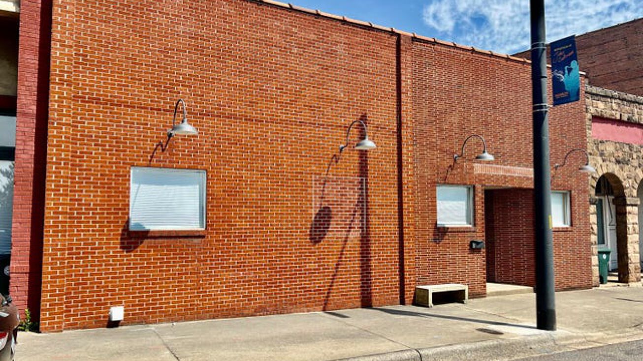 8 Front St, Hamlet, NC 28345