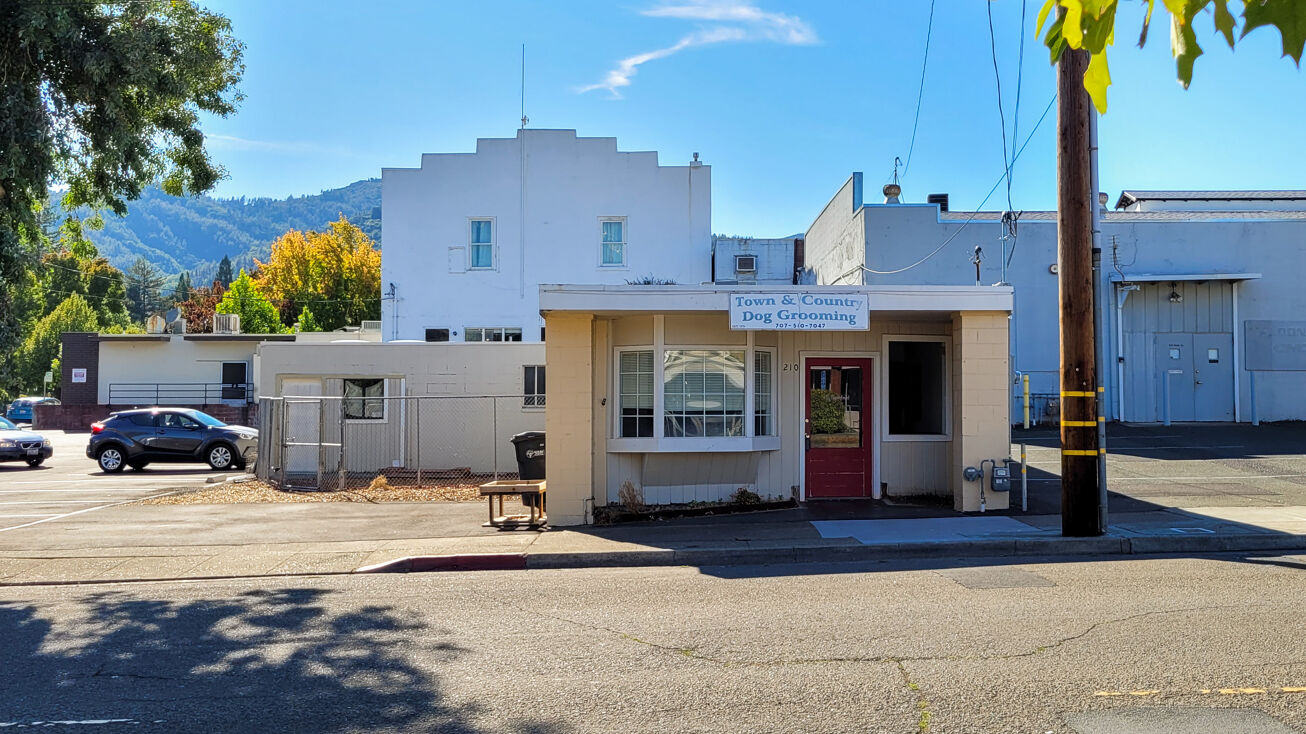 210 S Main St, Ukiah, CA 95482