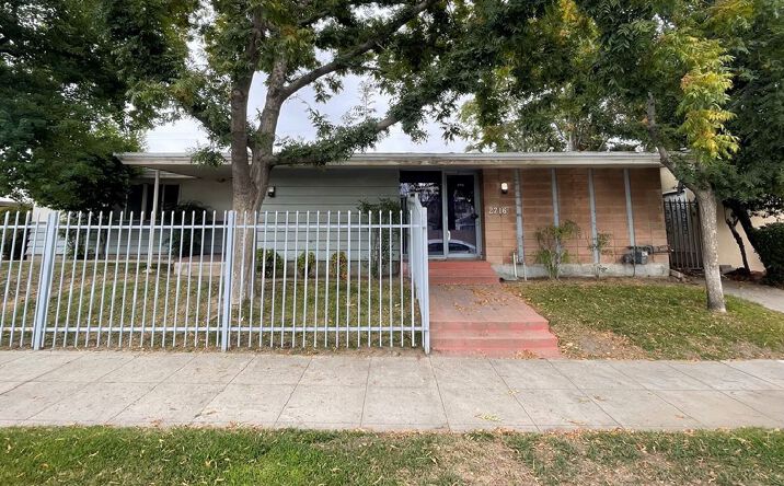 Pictures of Office property located at 2716 L St, Bakersfield, CA 93301 for sales - image #1