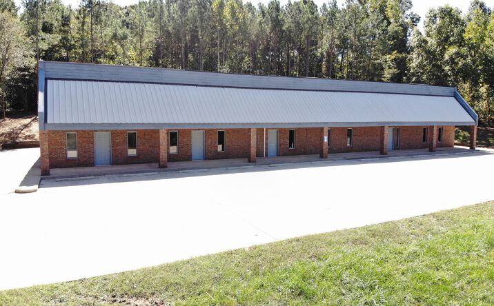 Pictures of Office property located at 232 Industrial Park Dr, Commerce, GA 30529 for sales - image #1