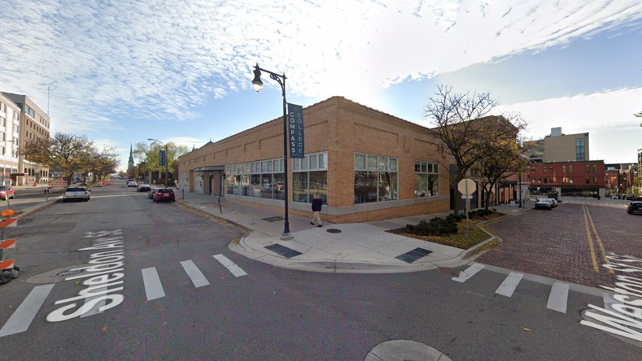 41 Sheldon Ave SE, Grand Rapids, MI 49503