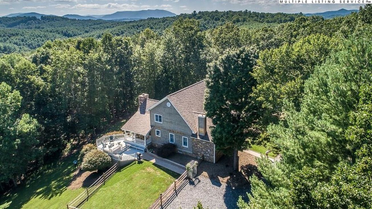 559 Brownstone Ln, Crumpler, NC 28617