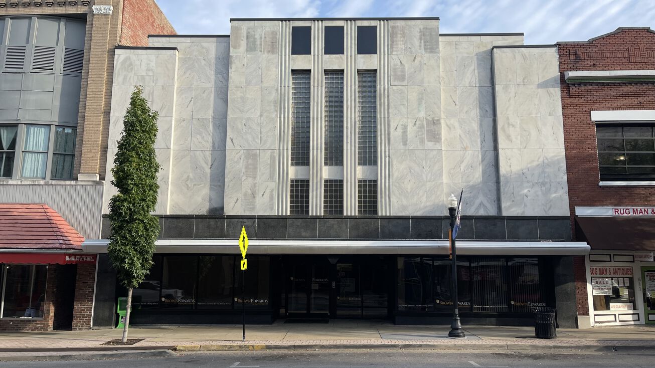 Pictures of Mixed Use, Multifamily, Office, Retail property located at 513 State St, Bristol, VA 24201 for sales - image #1