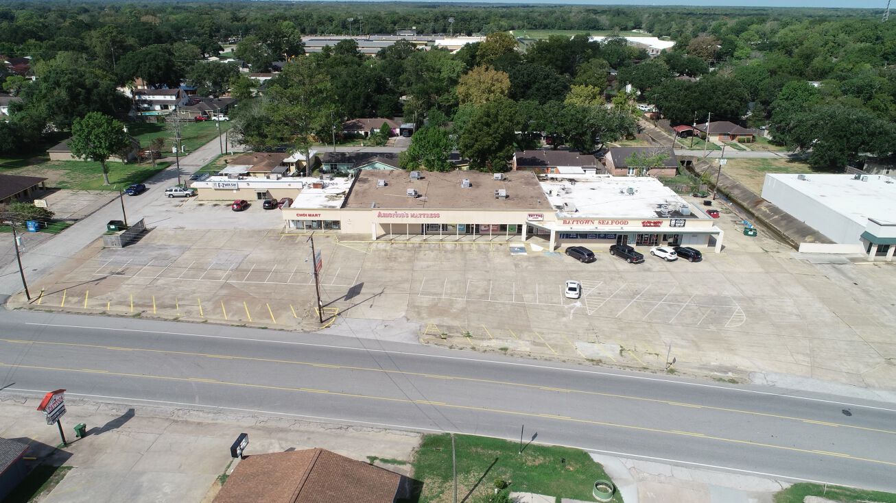 923 Main St, Liberty, TX 77575