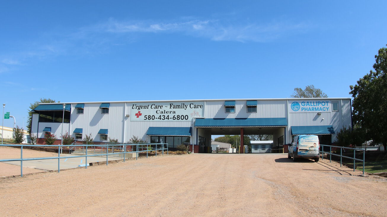 213 E Main St, Calera, OK 74730