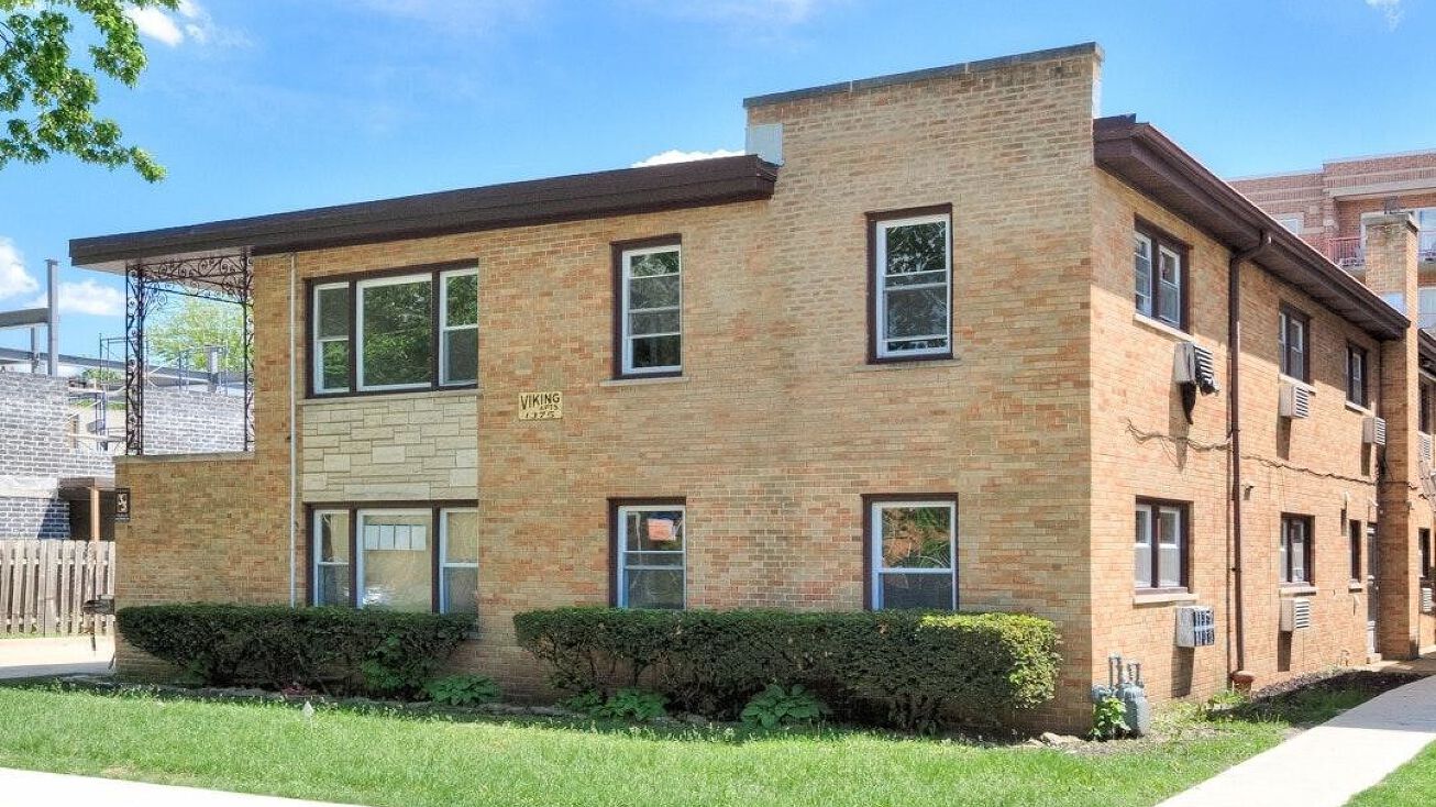 1375 Brown St, Des Plaines, IL 60016