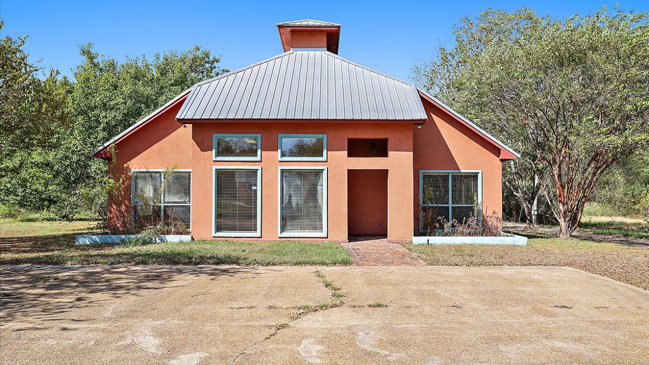 3977 Terry Rd, Jackson, MS 39212