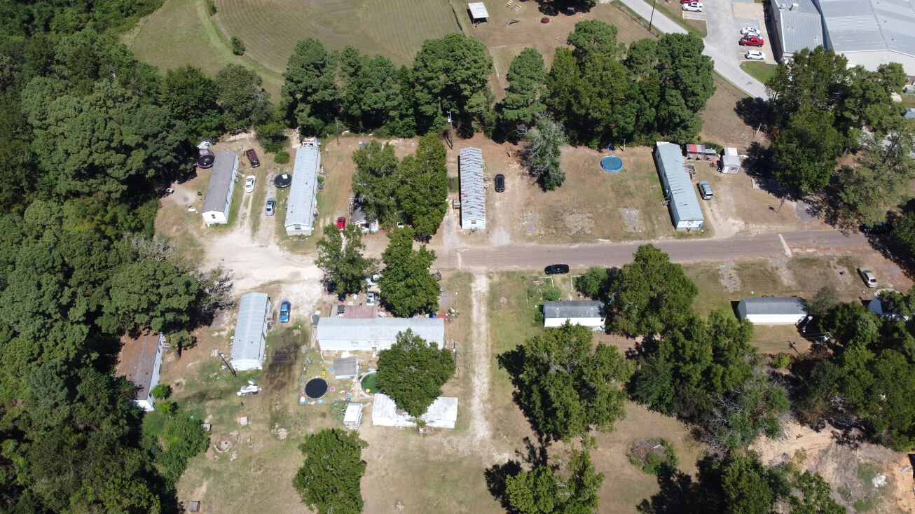 100 Reds Park, Onalaska, TX 77360