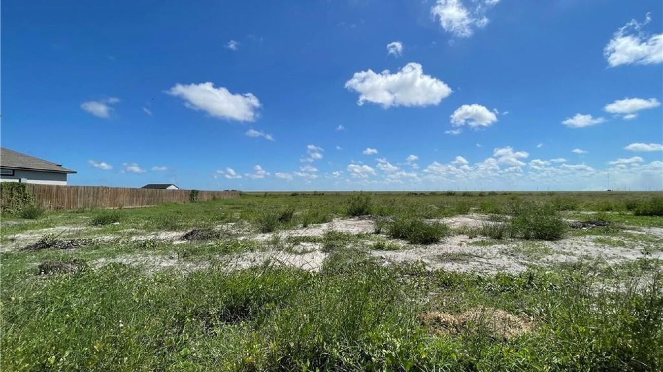 729 Papa Mori Dr, Corpus Christi, TX 78415