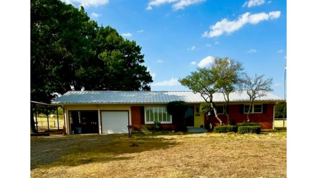 346 Skinner Road, Bowie, TX 76230