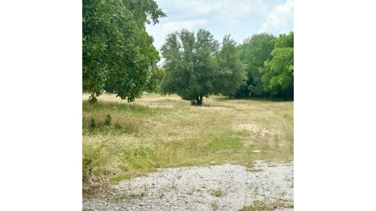 150 Sandy Beach Rd, Azle, TX 76020